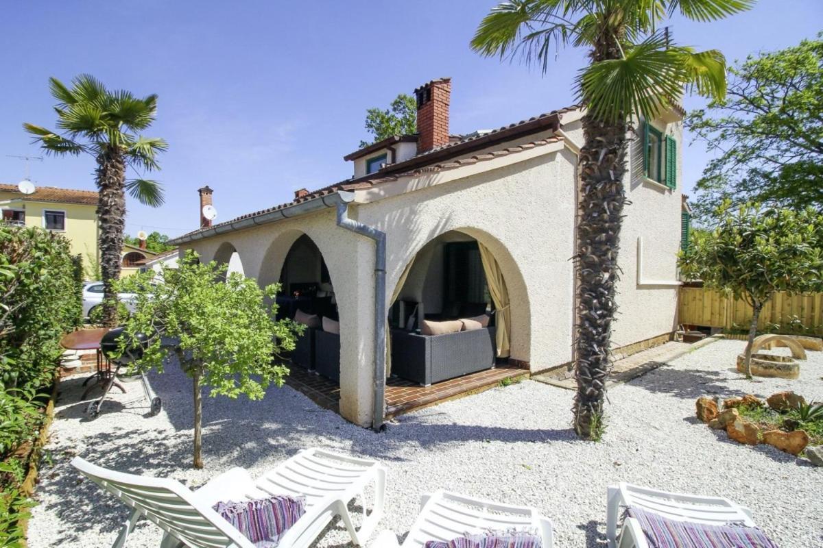 Casa Parenzana In Porec - Haus Fuer 7-9 Personen Exterior photo