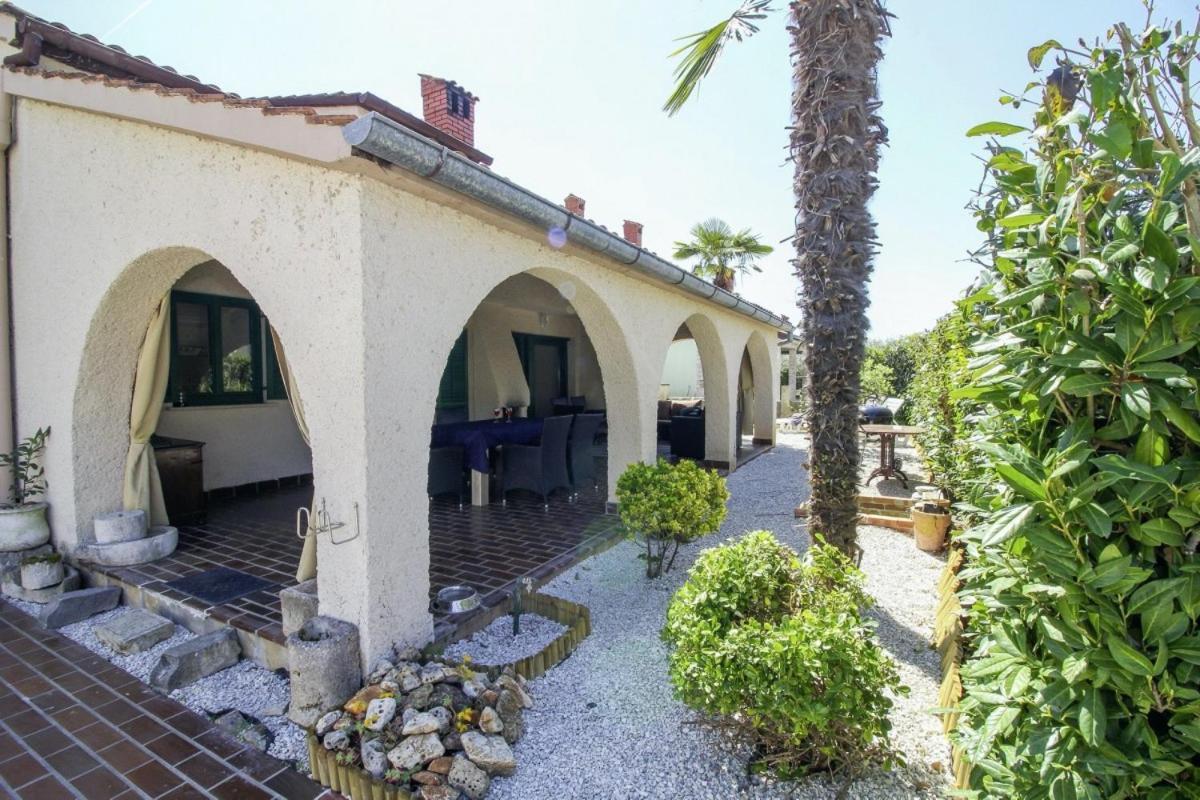 Casa Parenzana In Porec - Haus Fuer 7-9 Personen Exterior photo