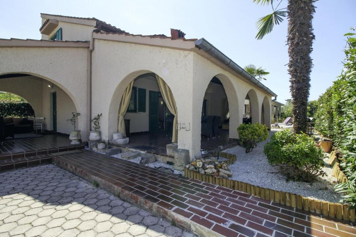 Casa Parenzana In Porec - Haus Fuer 7-9 Personen Exterior photo